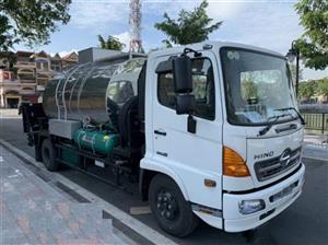 Xe phun rải nhựa đường nhũ tương Hino - 5.5 khối